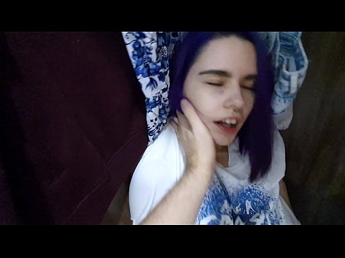 ❤️ 在壁櫥裡找到我姐姐並幫她射精 ☑ 色情視頻 在我們 ﹏
